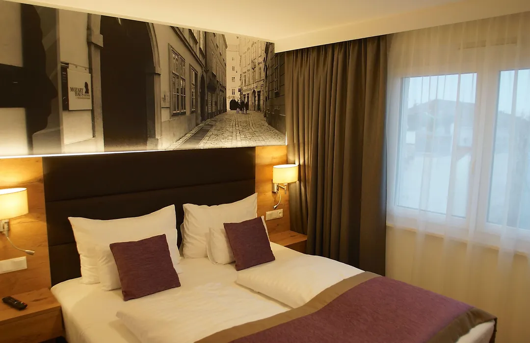 Parks 73 The Townhouse Hotel-1